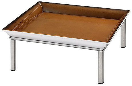 Tablett auf Metallgestell.