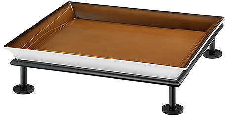 Rechteckige Servierplatte auf Gestell.