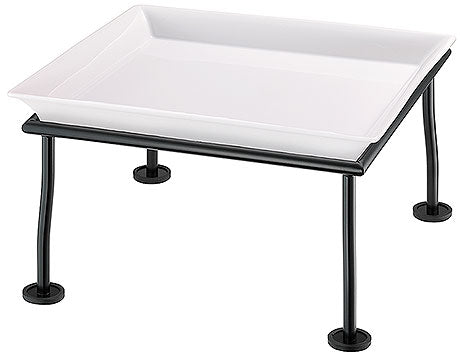 Weiße Schale auf schwarzem Gestell.