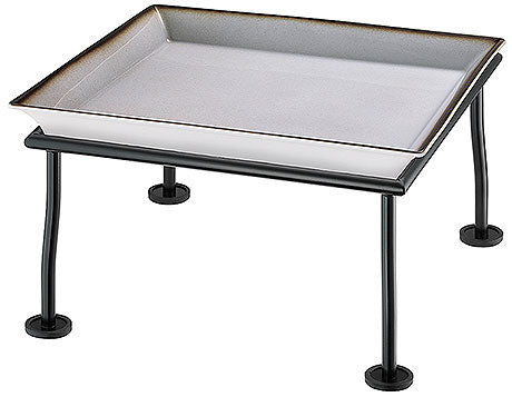 Buffetplatte auf Metallgestell.