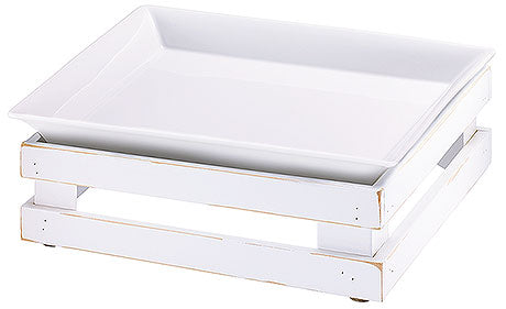 Weißes Tablett auf Holzgestell.