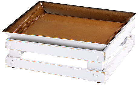 Holztablett mit erhöhtem Rand.