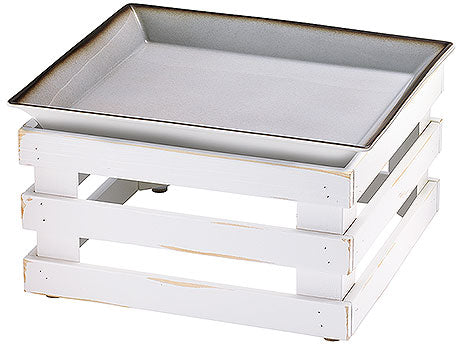 Weißes Tablett auf Holzgestell.