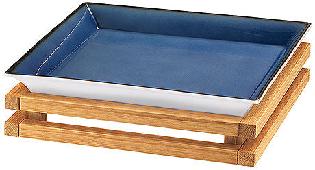 Blaues Tablett auf Holzgestell.