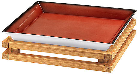 Tablett auf Holzgestell.