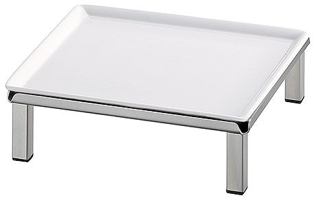 Weißes Tablett auf Metallgestell.