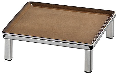 Buffetplatte auf Metallgestell.