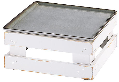 Weißer Buffetständer mit Tablett.