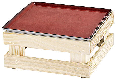 Holztablett mit roter Platte.