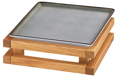 Holzständer mit quadratischem Teller.