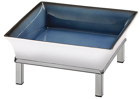 Quadratische Schale auf Metallgestell.