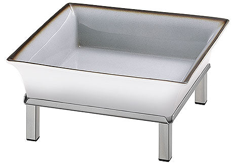 Quadratische Schale auf Metallgestell.