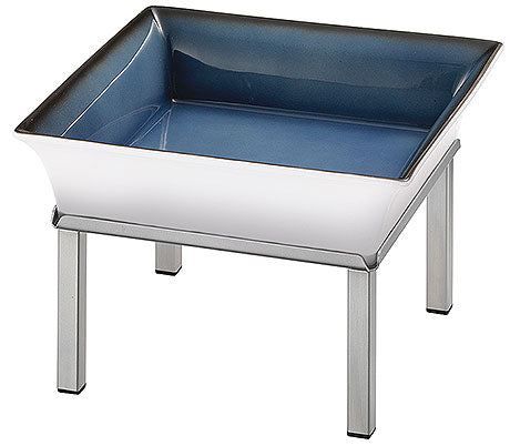 Quadratische Schale auf Metallgestell.