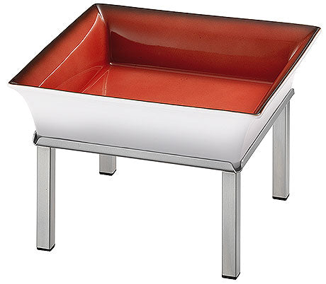 Quadratische Schale auf Metallgestell.