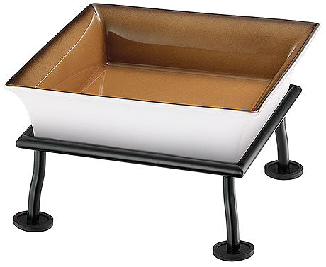 Schale auf schwarzem Gestell.