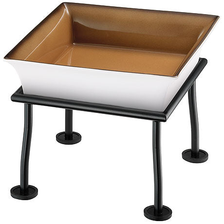 Buffet-Schale auf schwarzem Gestell.