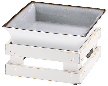 Weiße Schale auf Holzgestell.