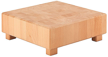 Holzblock als Schneidebrett.