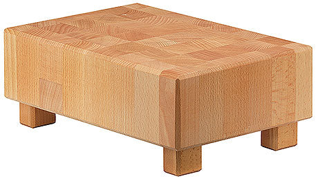 Holzschneidebrett auf kleinen Füßen.