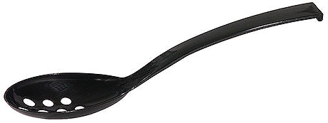 Schwarzer Schaumlöffel mit Löchern.