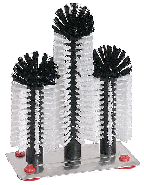 Drei Flaschenbürsten auf Metallständer.