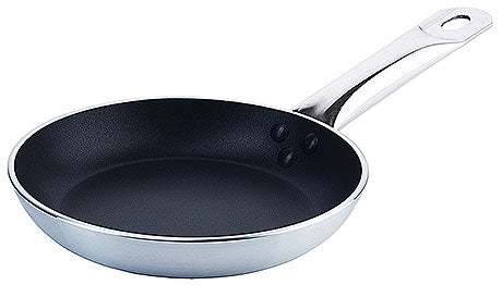 Bratpfanne mit Metallgriff.