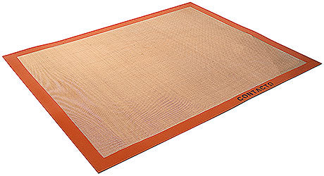 Backmatte mit rotem Rand.
