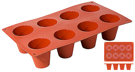Rote Silikon-Muffinform mit Vertiefungen.