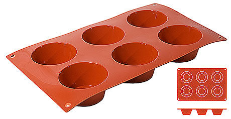 Rote Silikon-Muffinform mit sechs Mulden.