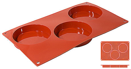 Rote Silikonbackform mit drei Mulden.