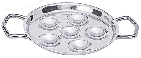 Metalltablett mit sechs Vertiefungen.