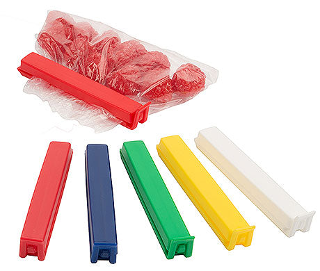 Verschlussclips und verpacktes Fleisch.