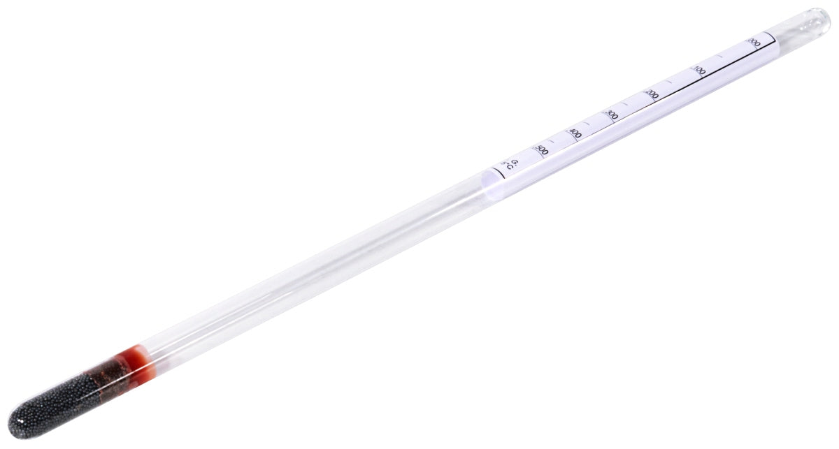Glasthermometer mit roter Spitze.