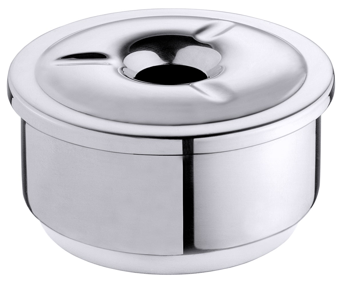Silberner Aschenbecher mit Deckel.