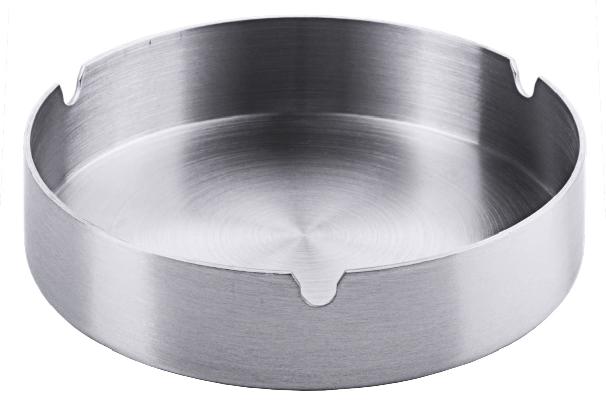 Metallaschenbecher mit Kerben.