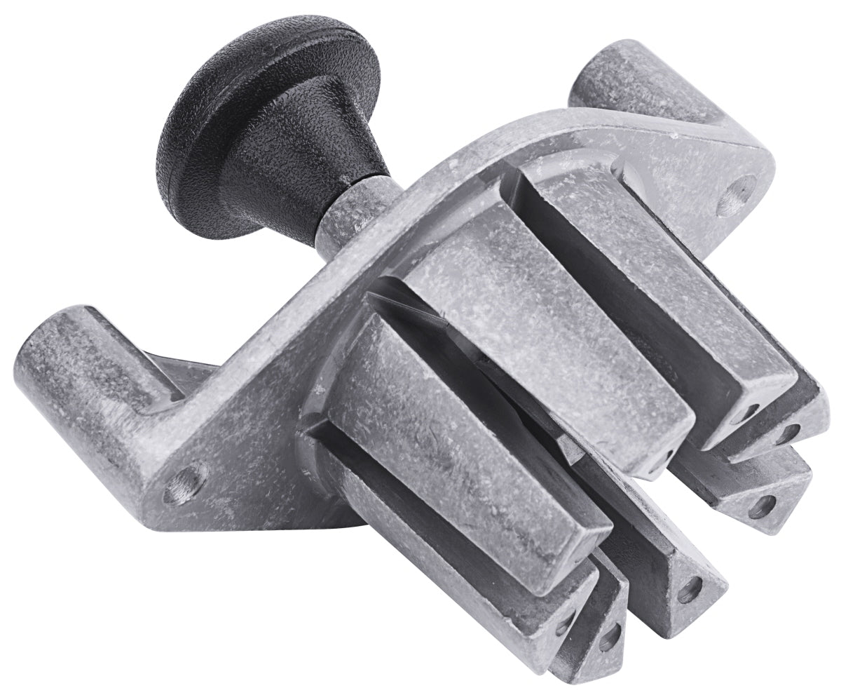 Metallgerät mit schwarzem Griff.