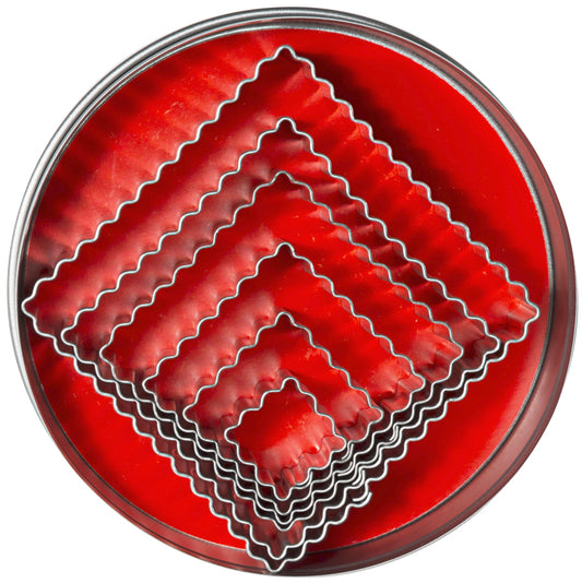 Runde Dose mit Ausstechformen.
