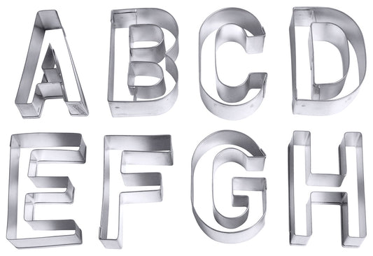 Ausstechformen in Buchstabenform.