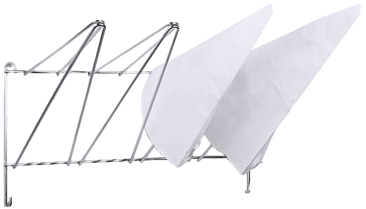 Serviettenhalter mit weißen Servietten.