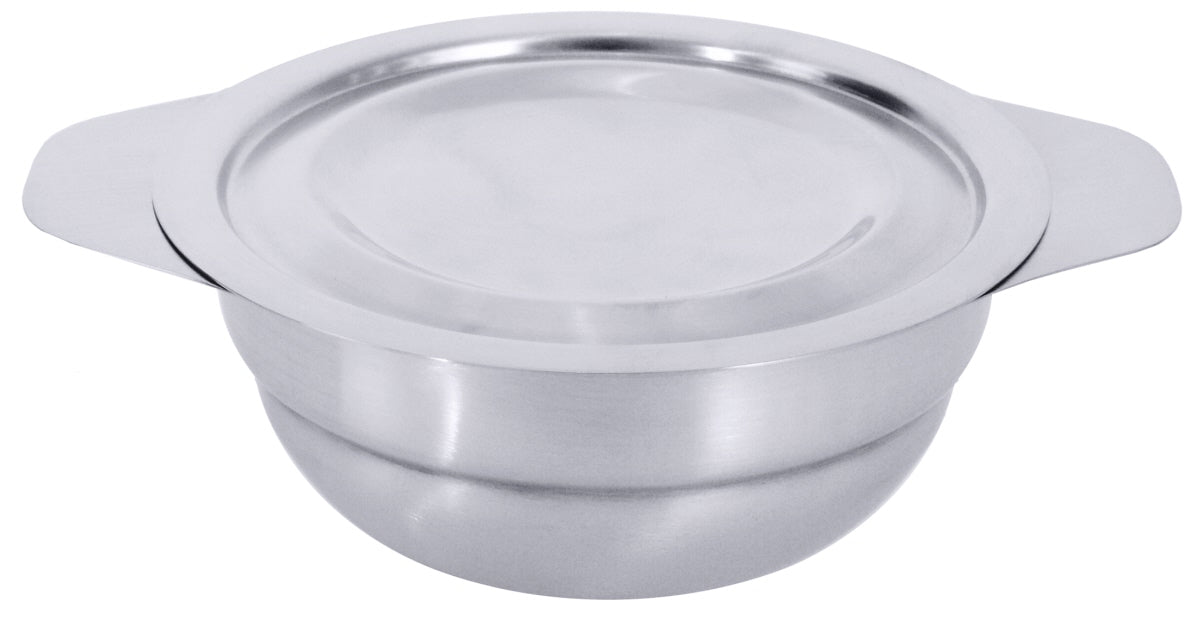 Edelstahl-Schüssel mit Deckel.
