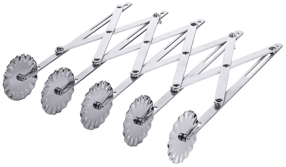 Verstellbarer Teigschneider mit Rollrädern