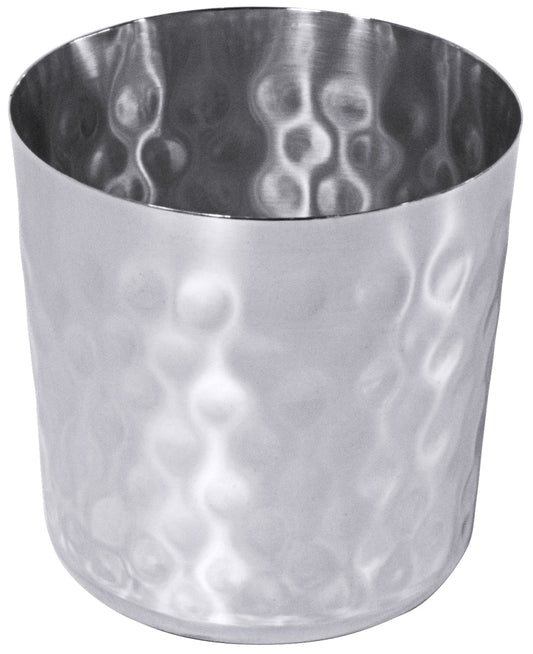 Metallbecher mit gehämmerter Oberfläche.