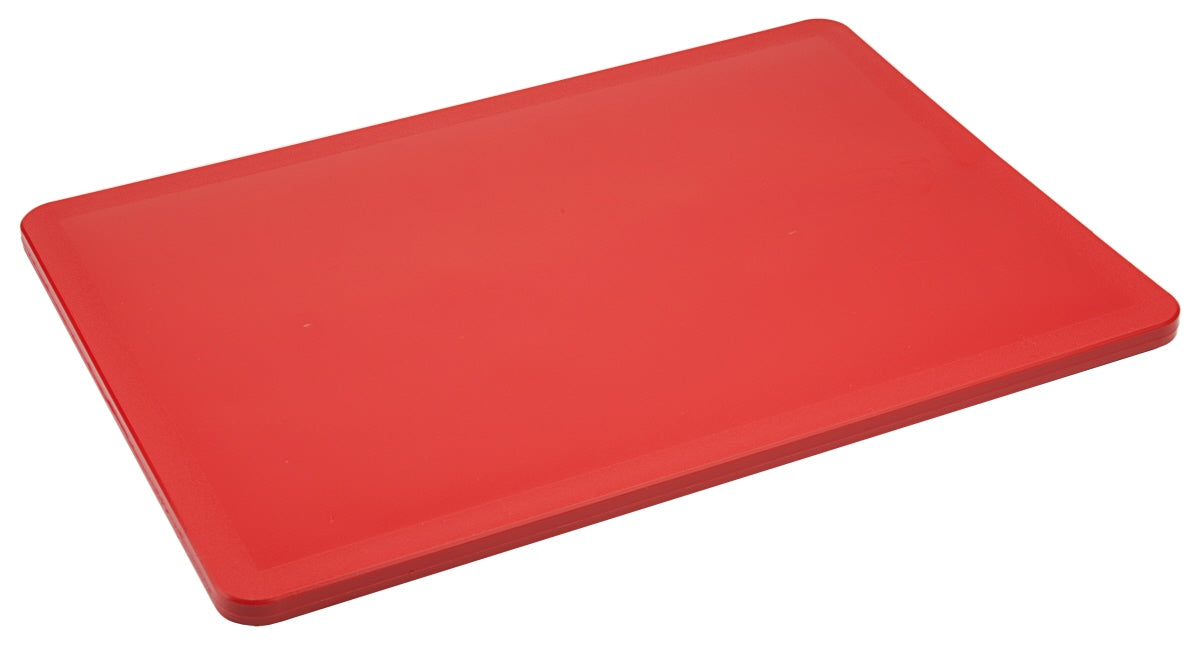 Rotes Schneidebrett aus Kunststoff.