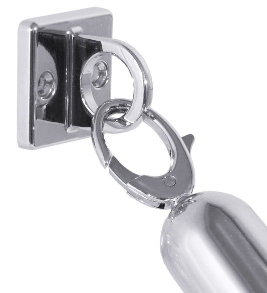 Wandhalterung mit Kette und Karabiner.