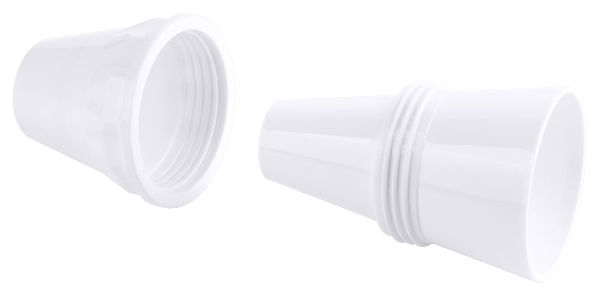 Zwei weiße Kunststoff-Adapter.