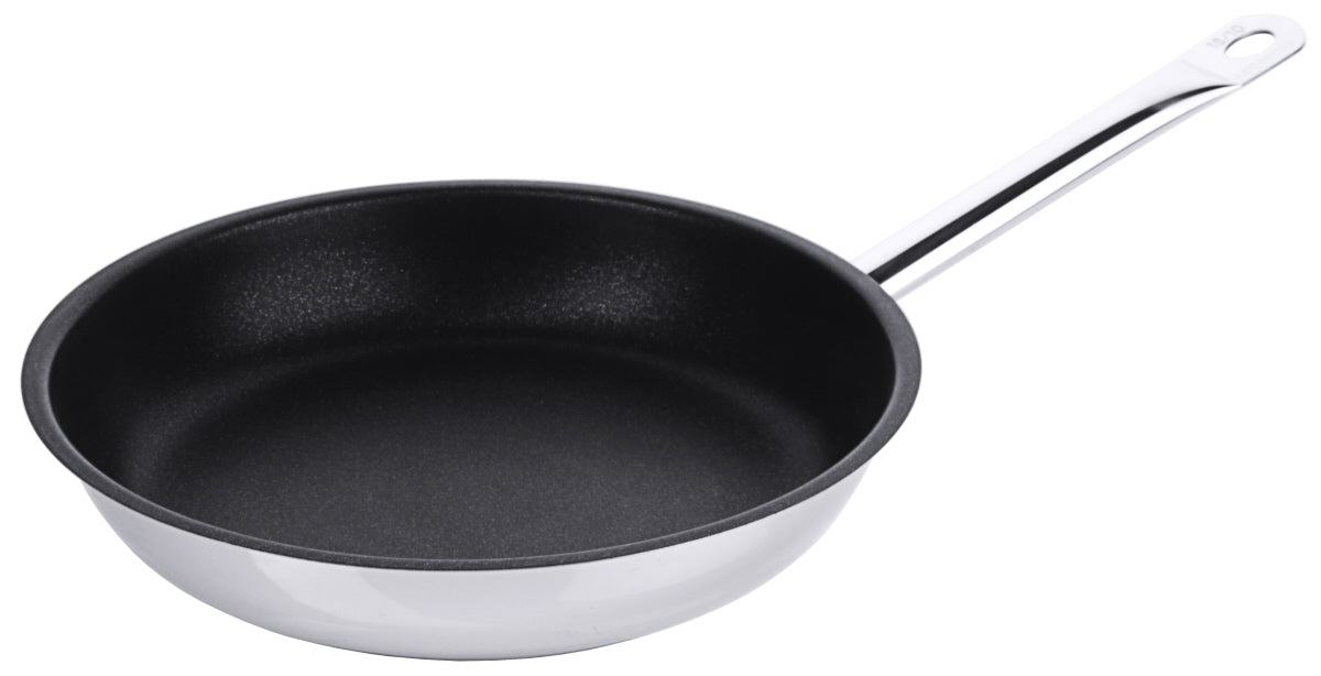 Bratpfanne mit Griff aus Metall.
