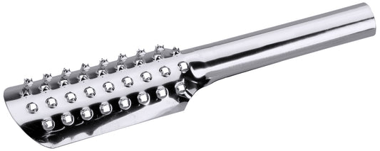 Metallischer Fleischklopfer mit Noppen.