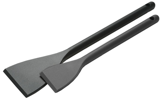 Zwei schwarze Pfannenwender