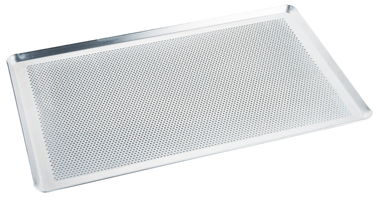 Perforiertes Backblech aus Metall.