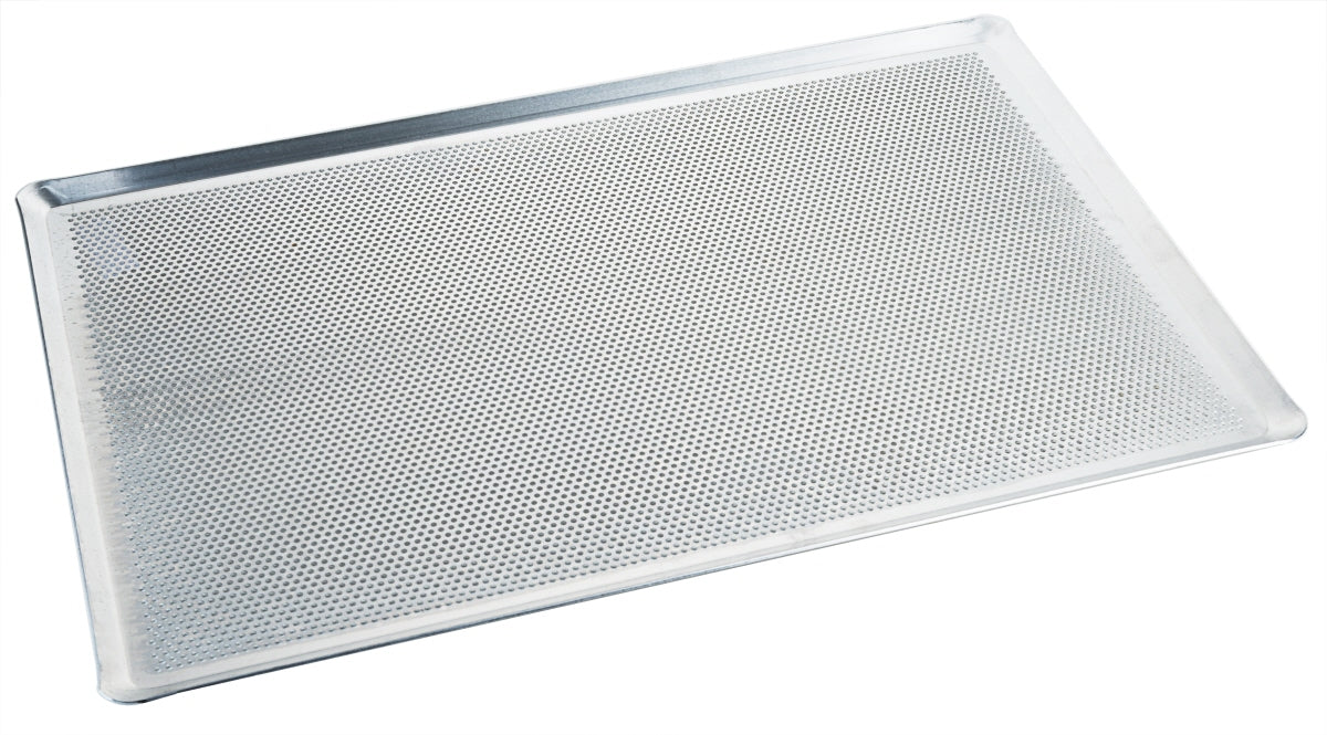 Perforiertes Backblech aus Metall.
